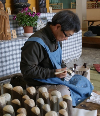 一人でも多くの人を幸せにしたい。一万体を彫る。